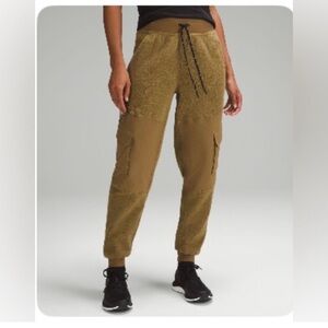 lululemon Fleece + Ripstop Cargo High-Rise
Hiking Jogger *Full Length SZ10 Exc